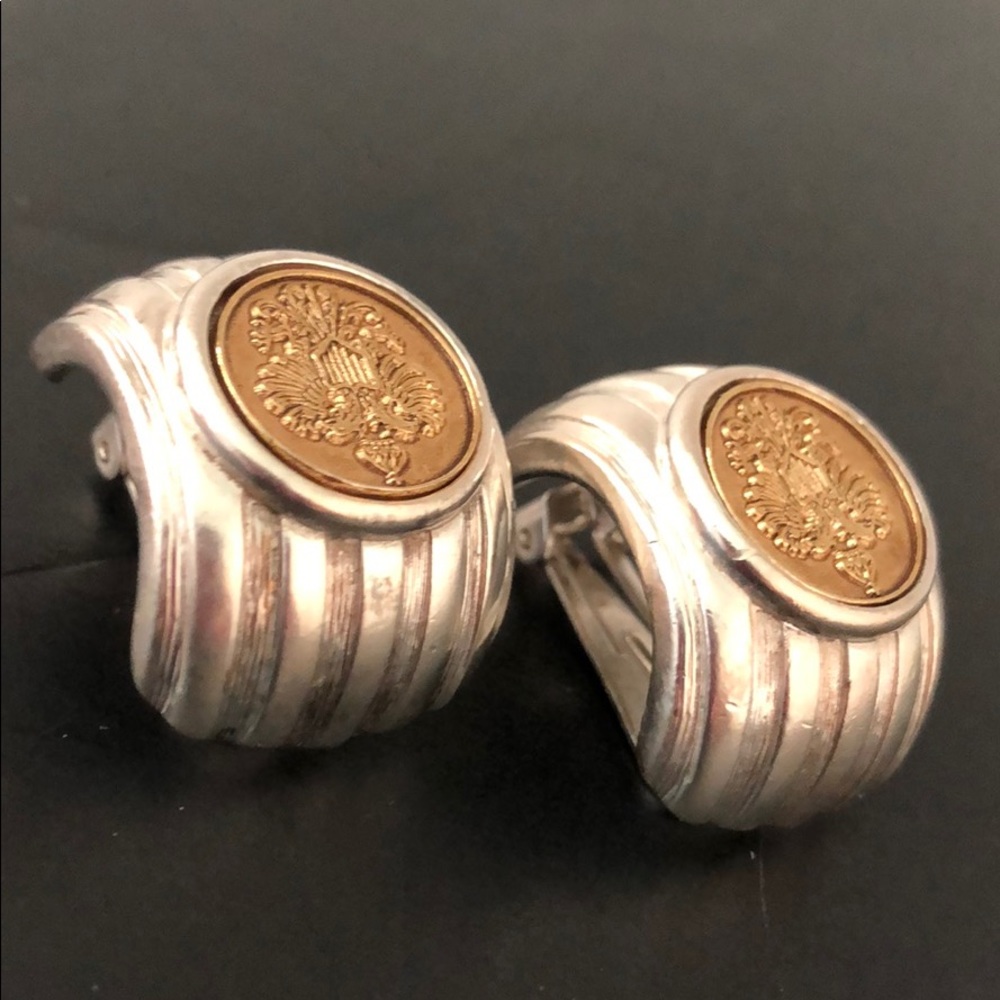 VINTAGE SILVERTONE & GOLDTONE CREST COIN EARRINGS - Picture 2 of 16